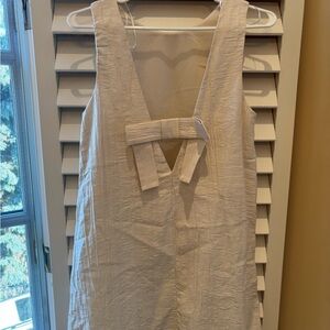 H&M Sleeveless dress. Elegant Cream V-Back Textured Dress with Bow Tie Detail